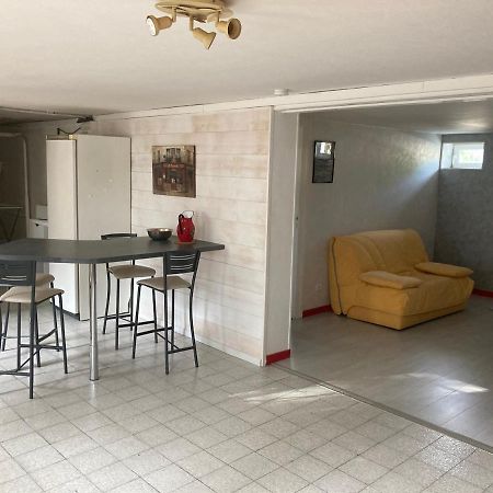 Appartement En Rez-De-Chaussee De Maison Montanay Екстер'єр фото