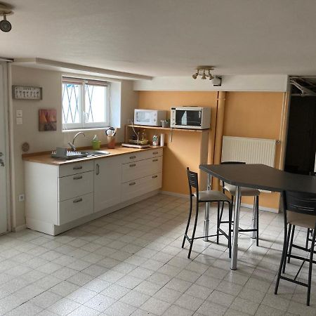 Appartement En Rez-De-Chaussee De Maison Montanay Екстер'єр фото